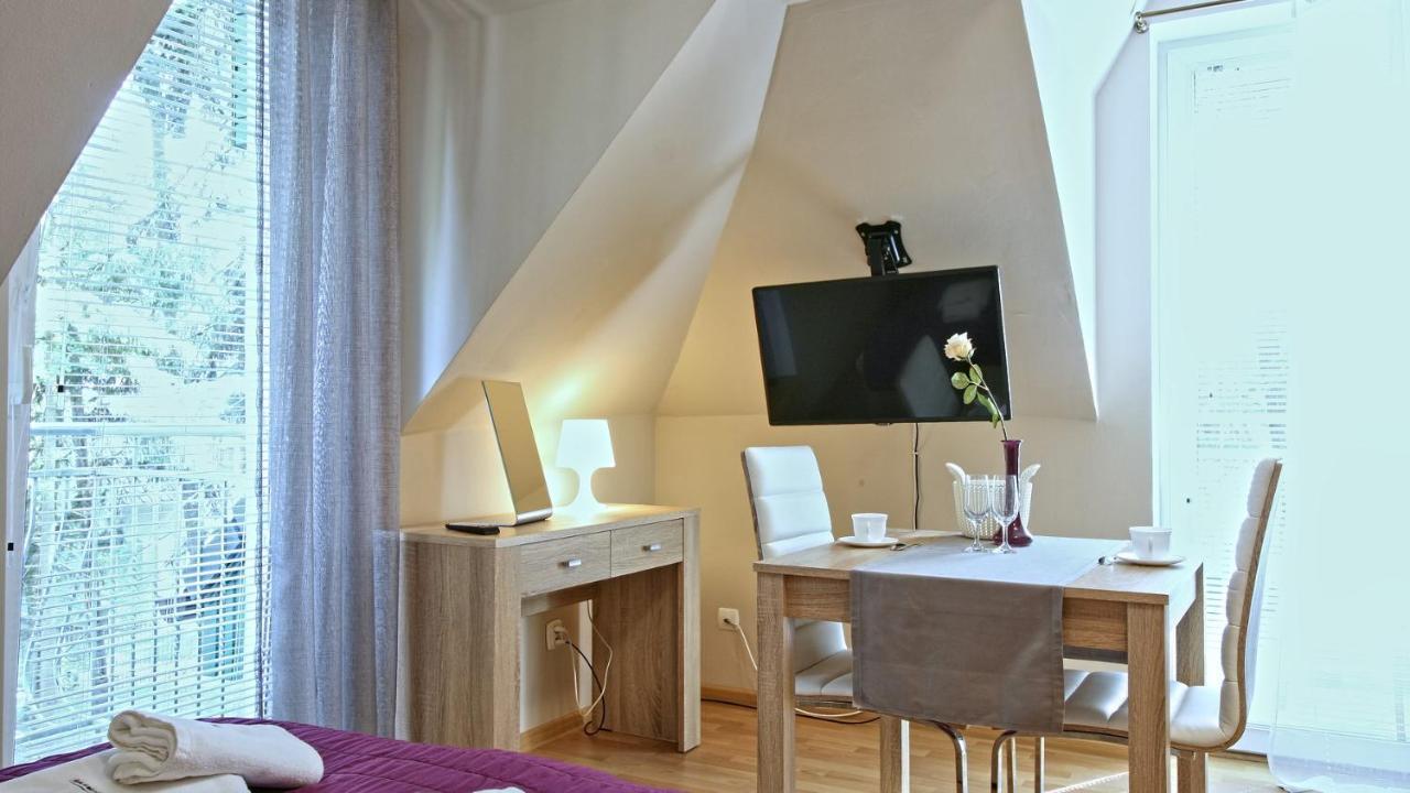 Lc Pokoje & Apartamenty โปเบียโรโว ภายนอก รูปภาพ