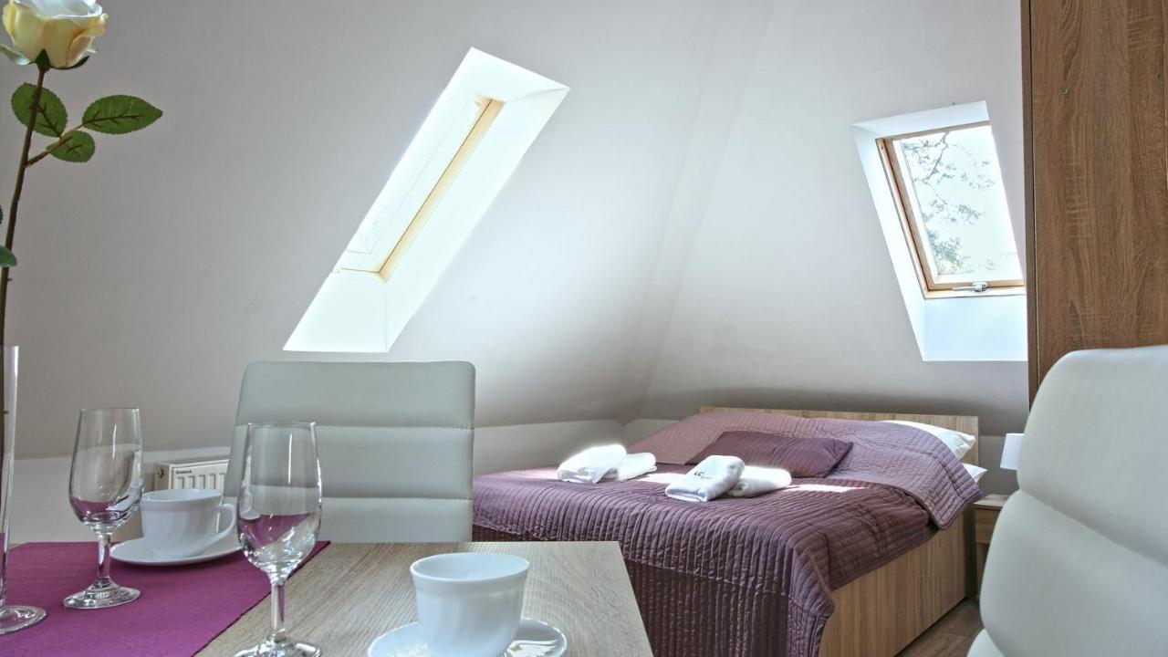 Lc Pokoje & Apartamenty โปเบียโรโว ภายนอก รูปภาพ