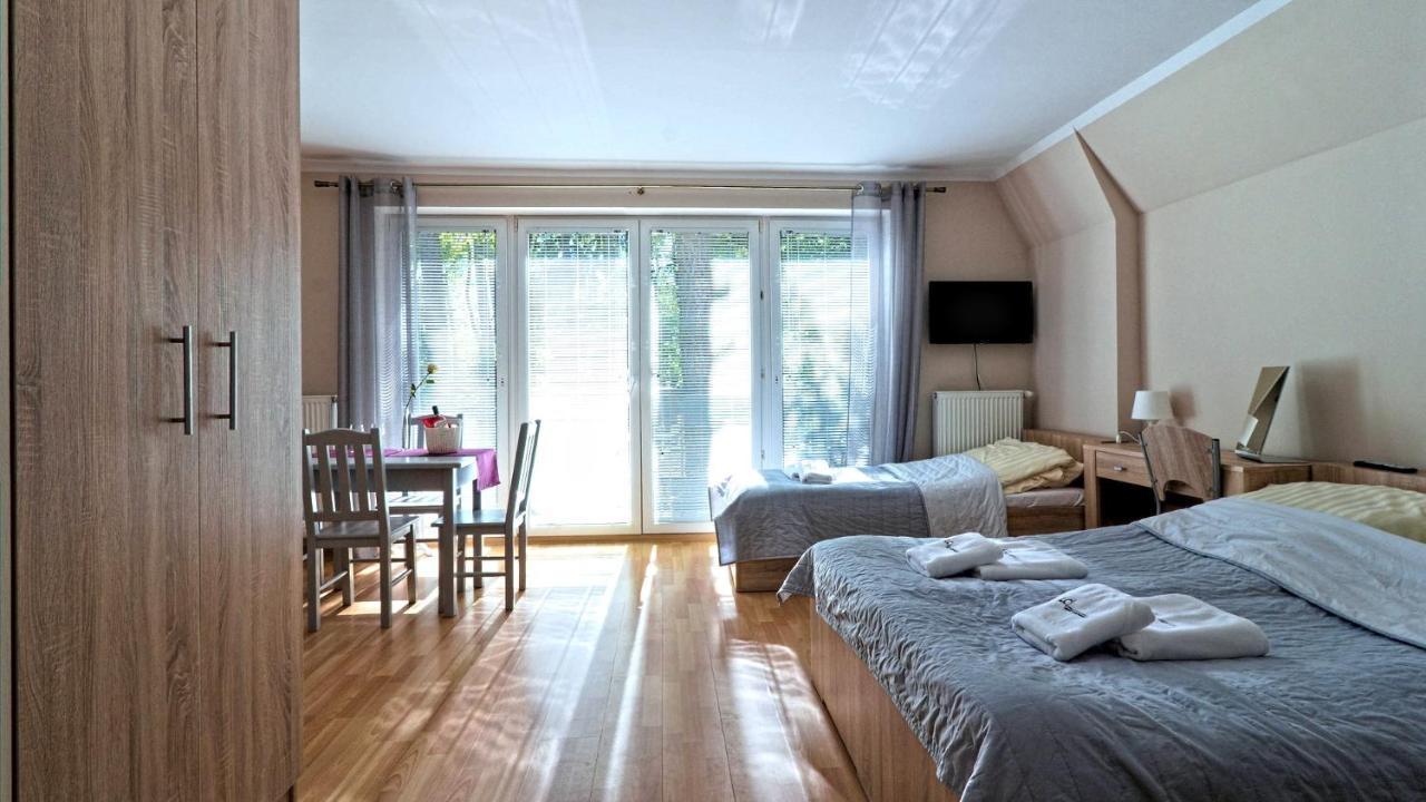 Lc Pokoje & Apartamenty โปเบียโรโว ภายนอก รูปภาพ