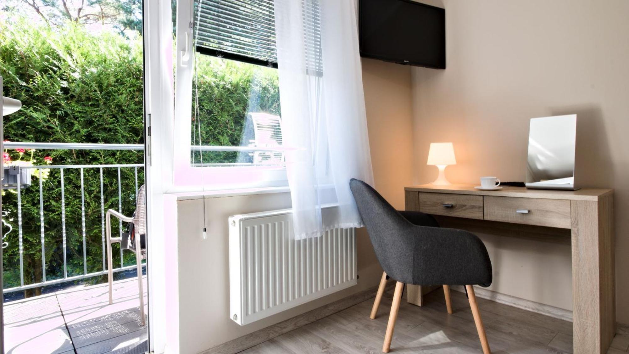 Lc Pokoje & Apartamenty โปเบียโรโว ภายนอก รูปภาพ