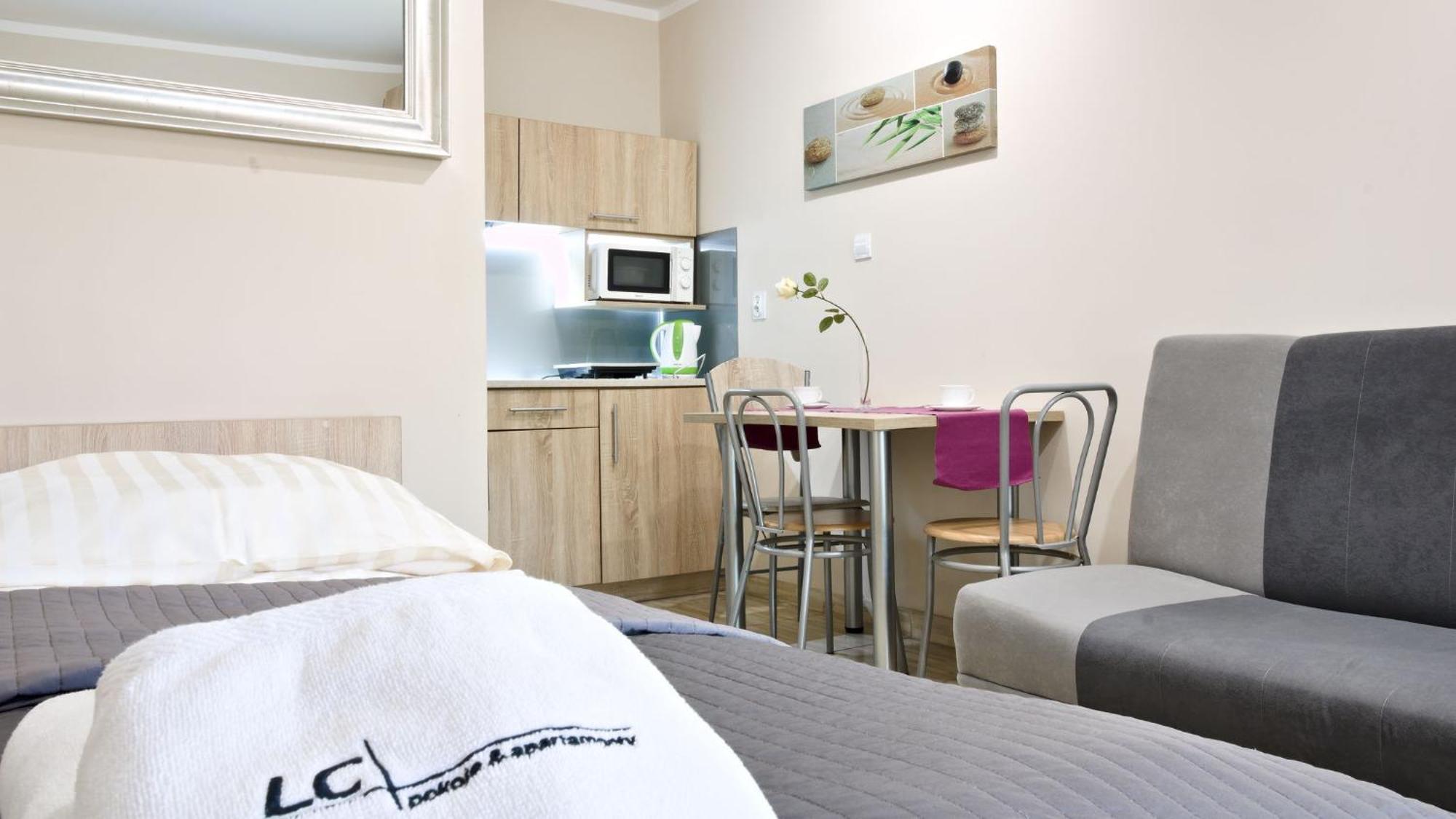 Lc Pokoje & Apartamenty โปเบียโรโว ภายนอก รูปภาพ