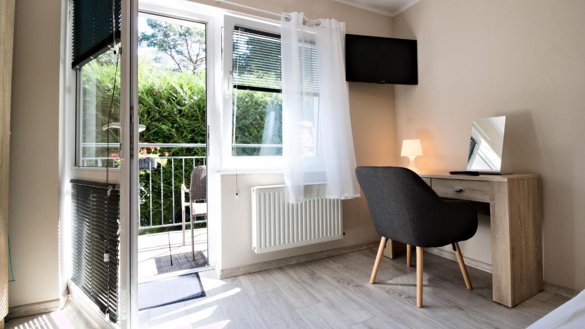 Lc Pokoje & Apartamenty โปเบียโรโว ภายนอก รูปภาพ