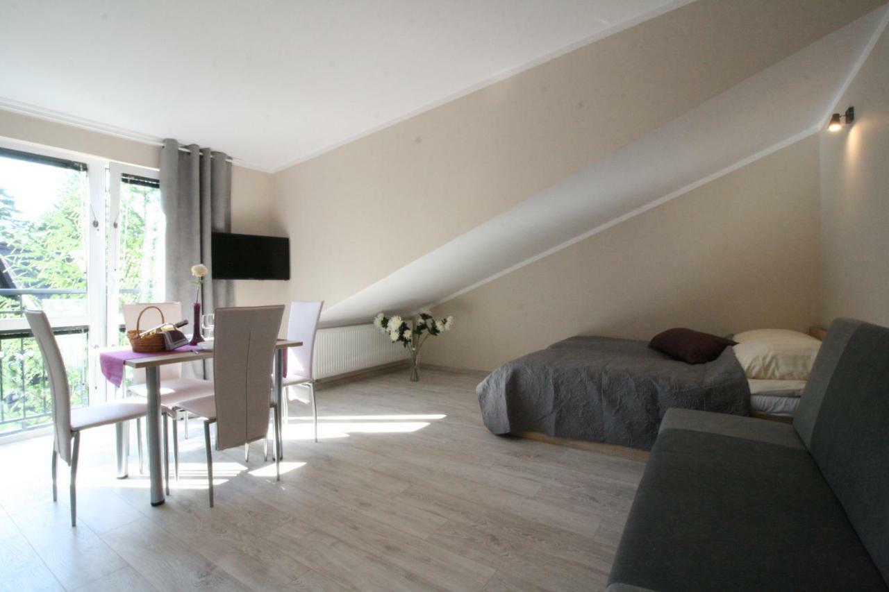Lc Pokoje & Apartamenty โปเบียโรโว ภายนอก รูปภาพ