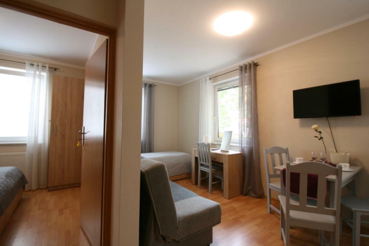 Lc Pokoje & Apartamenty โปเบียโรโว ภายนอก รูปภาพ