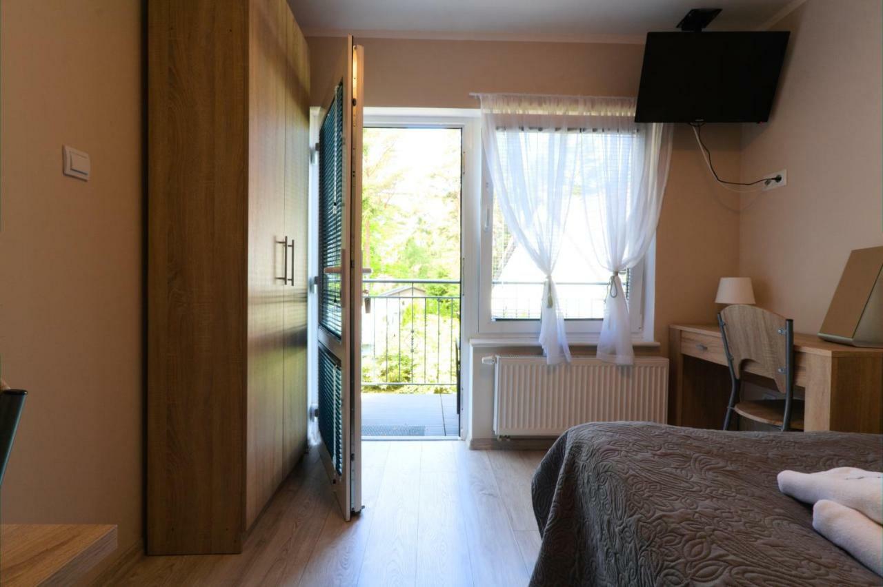 Lc Pokoje & Apartamenty โปเบียโรโว ภายนอก รูปภาพ